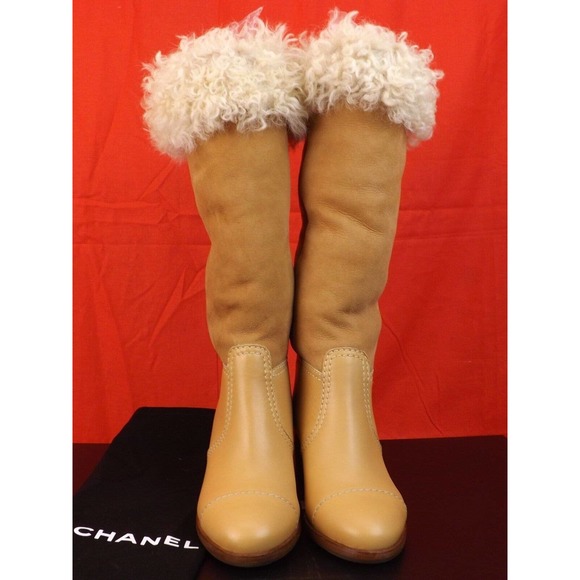 NIB CHANEL BEIGE LEATHER SUEDE CC LOGO SHEARLING HEEL TALL BOOTS 37.5 $1825 - Picture 11 of 12